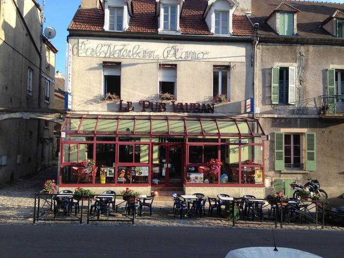 Hôtel pour 3 personnes, avec Terrasse et Vue à Avallon