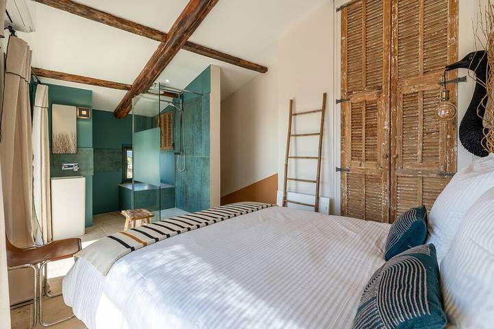 La Fontaine aux Fées-Casa-Premium-Baño privado-Vista al Jardín in Lagnes, Parque natural regional del Luberon