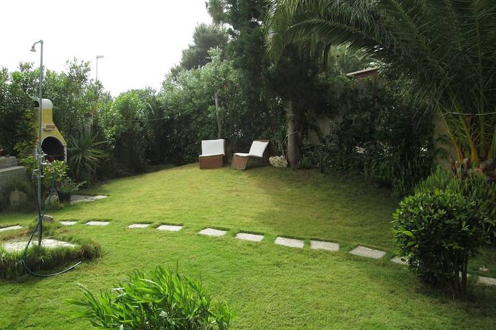 Appartamento per 4 persone, con giardino e terrazza nonché idromassaggio e piscina in Torre dei Corsari