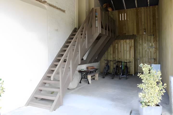 Bed and Breakfast 'Entre Mer Et Terre - Chambre' with Shared Garden and Wi-Fi in Bazenville, Bayeux region