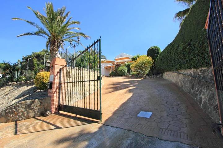 Casa rural para 10 personas, con vistas además de jardín y piscina en Priego de Córdoba - 3