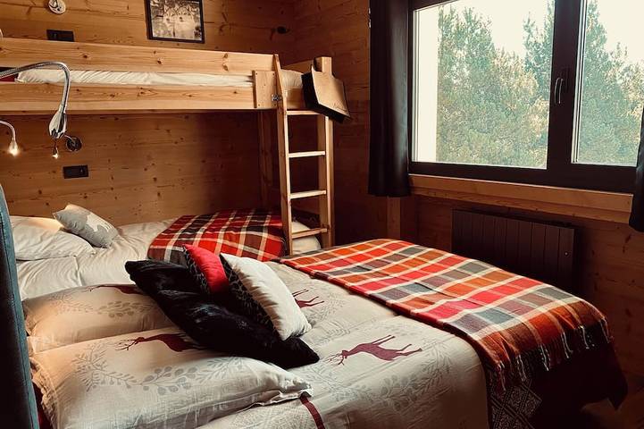 Sublime Bas De Chalet De Standing en duplex Aux Angles -Space for billiards and cinema in Les Angles, Parc naturel régional des Pyrénées catalanes