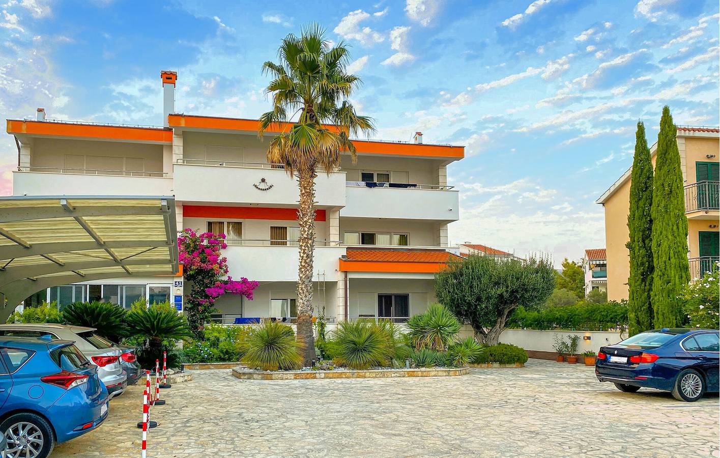 Entire holiday apartment, Cozy 2-Bed Apartment with Terrace, 2km to Beach - Pets Welcome! in Rogoznica, Šibenik-Knin
