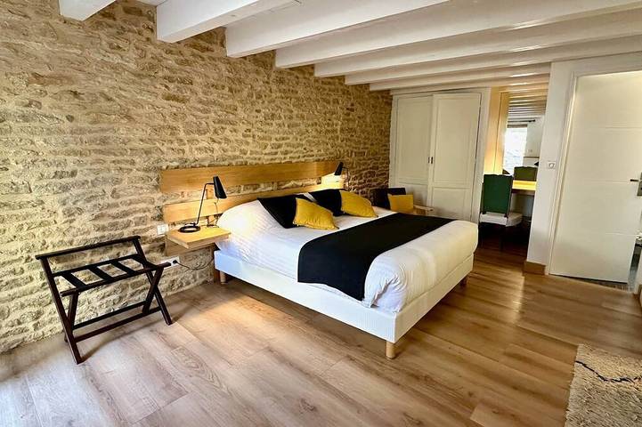 Location de vacances pour 2 personnes, avec Terrasse ainsi que Jardin et Piscine à Montoillot