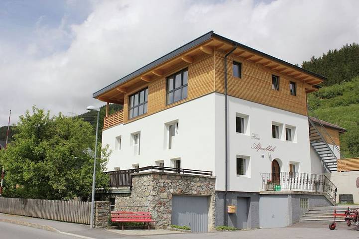 Ferienhaus für 14 Personen, mit Balkon und Terrasse sowie Garten