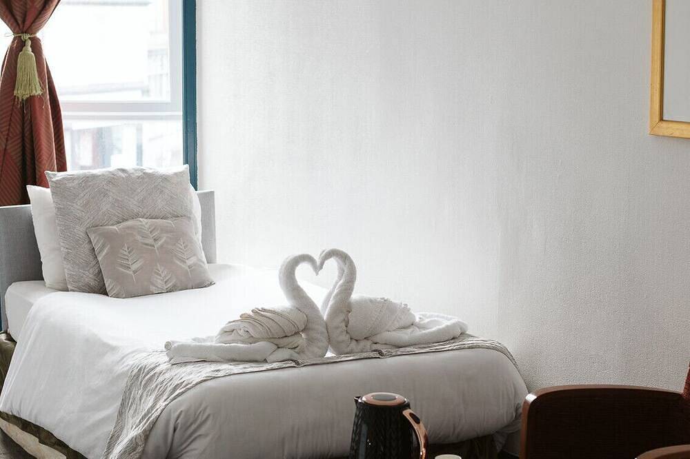 First Floor Room - 5 in Paisley, Renfrewshire