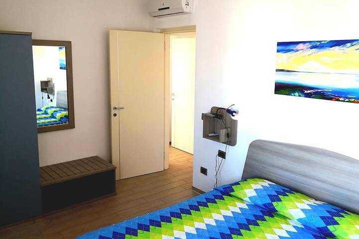 Appartamento intero, Casa Turchese, a 200mt dalla spiaggia, con patio vista mare. in Spiaggia Sotto Torre, Calasetta
