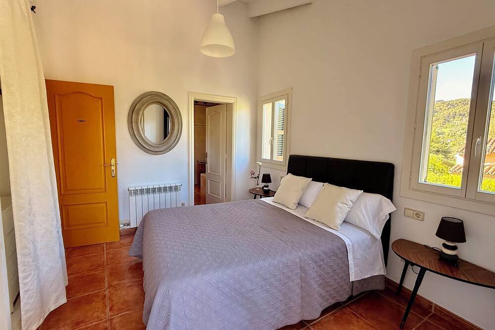 Villa in Nature with Yoga Room, Peace and Tranquility in Puigpunyent, Mallorca Westen