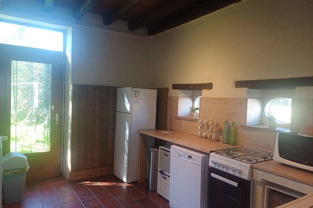 Farm cottage with animals, cheese and nature in Neuville-lès-Decize, Nièvre