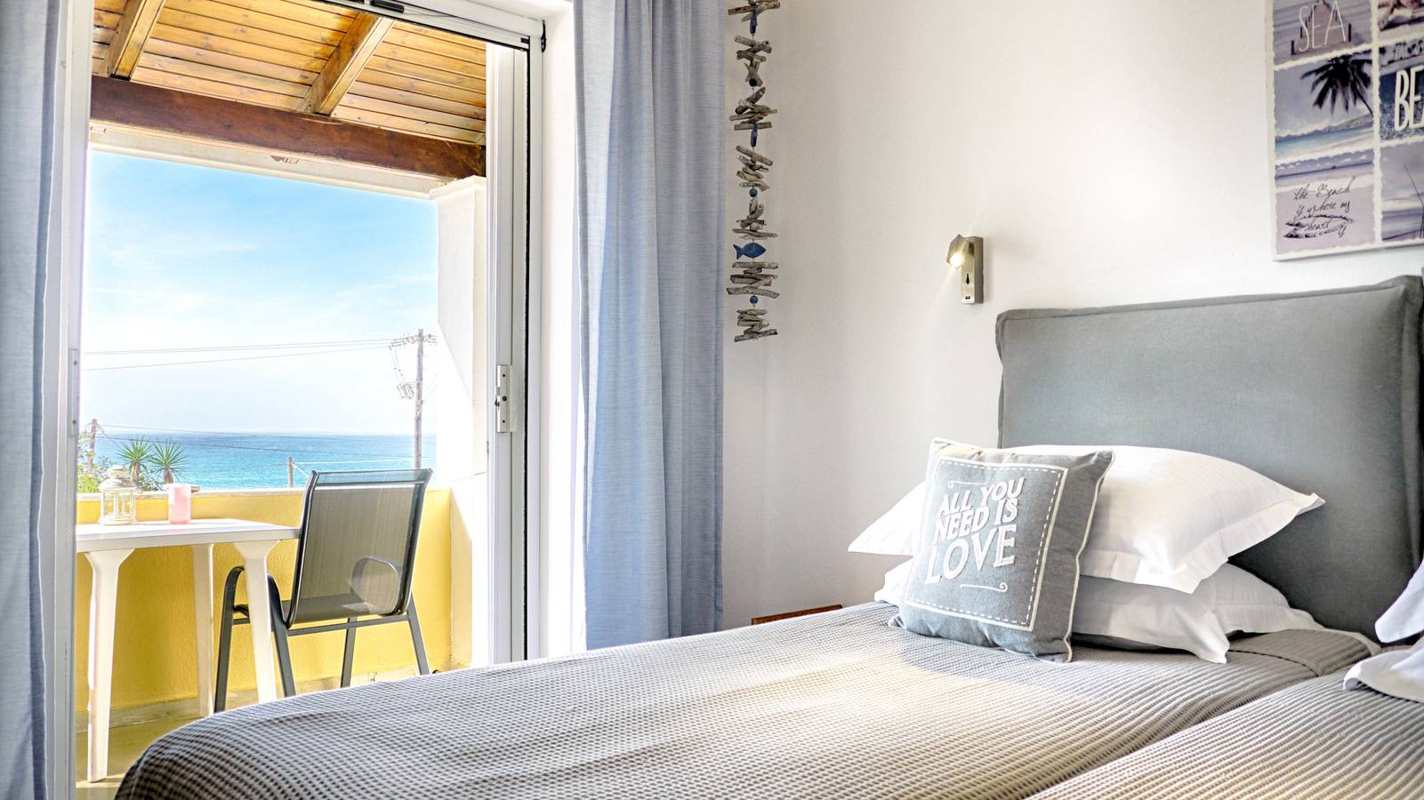 Ganze Wohnung, Vistonia Studio 5 direkt am Strand mit Meerblick in Agios Georgios, Korfu