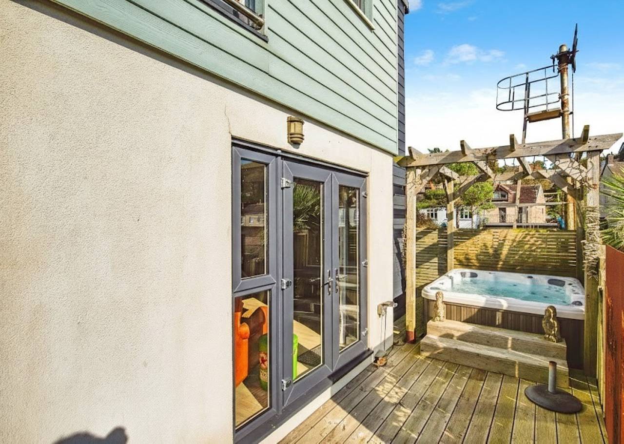 Beachside in Ferryside, Carmarthenshire