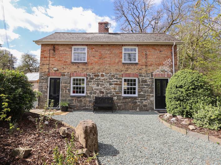 Cottage for 5 people, with garden in Powys