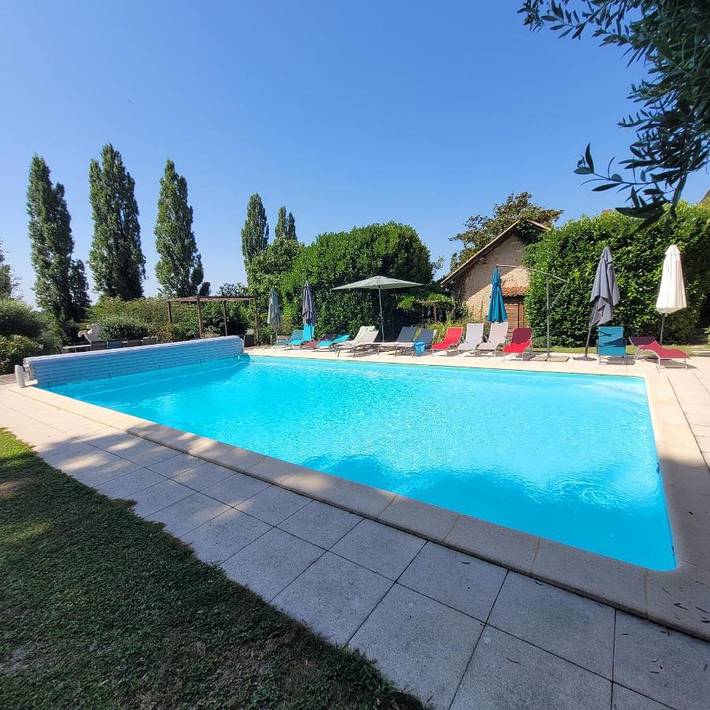 Location de vacances pour 14 personnes, avec piscine et jardin à Chillac - 2