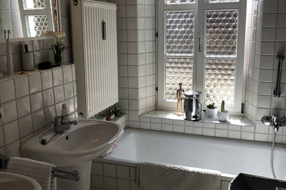 Ganze Wohnung, Og, stilvoll wohnen im ehemals herzoglichen Gästehaus in Seeon, Seebruck