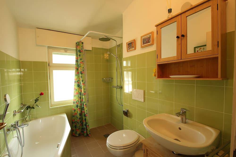 Ganze Wohnung, Casa Bella: Charmante Wohnung mit Seeblick in Bardolino, Gardasee-Berge