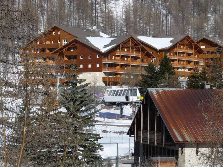 Camping pour 6 personnes, avec bassin pour enfant, animaux acceptés dans le Parc national du Mercantour