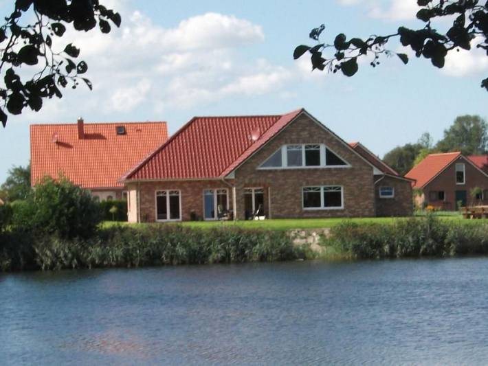 Ferienwohnung für 10 Personen, mit Terrasse und Garten sowie Seeblick in Nenndorf