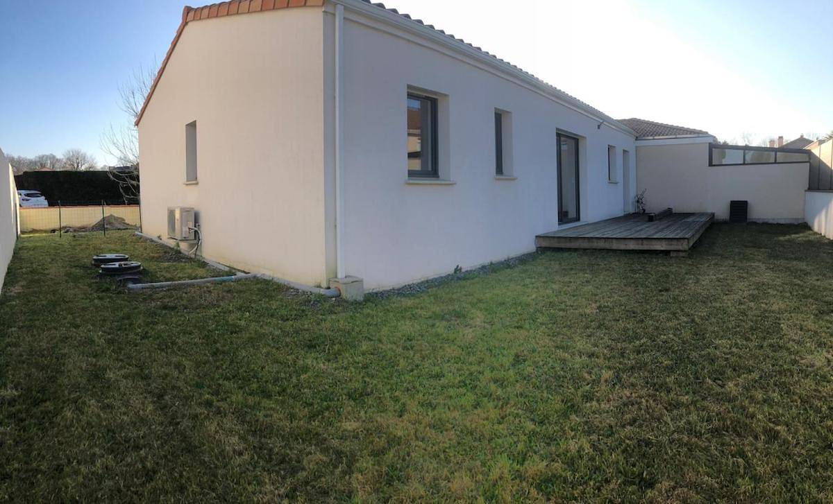 Three-Bedroom Home in Vertou, Région de Nantes