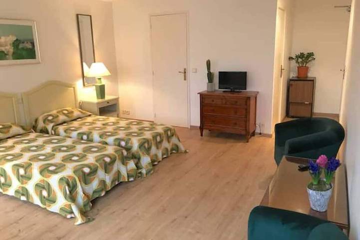 Location de vacances pour 14 personnes, avec terrasse et jardin à Quarré-les-Tombes - 4