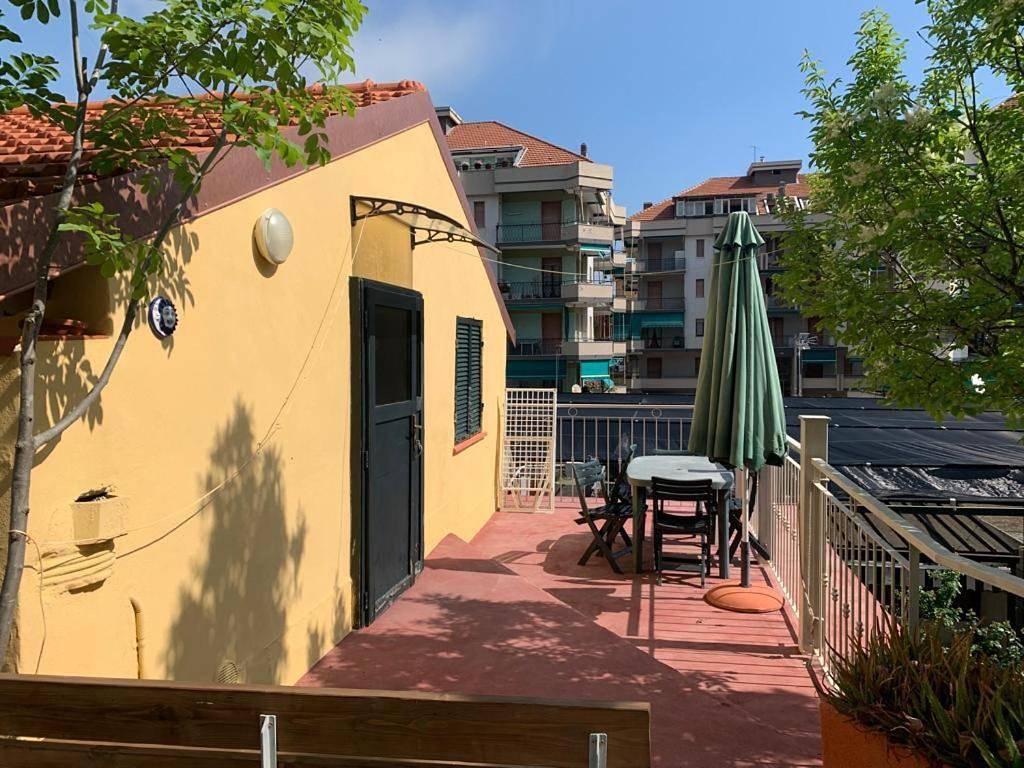 Parco vacanze e appartamenti Pfirsich in Borghetto Santo Spirito, Riviera di Ponente