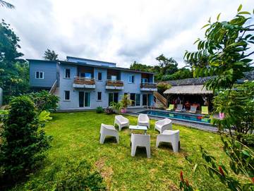 Maison d’hôte pour 4 personnes, avec vue ainsi que jardin et piscine à Saint-Leu