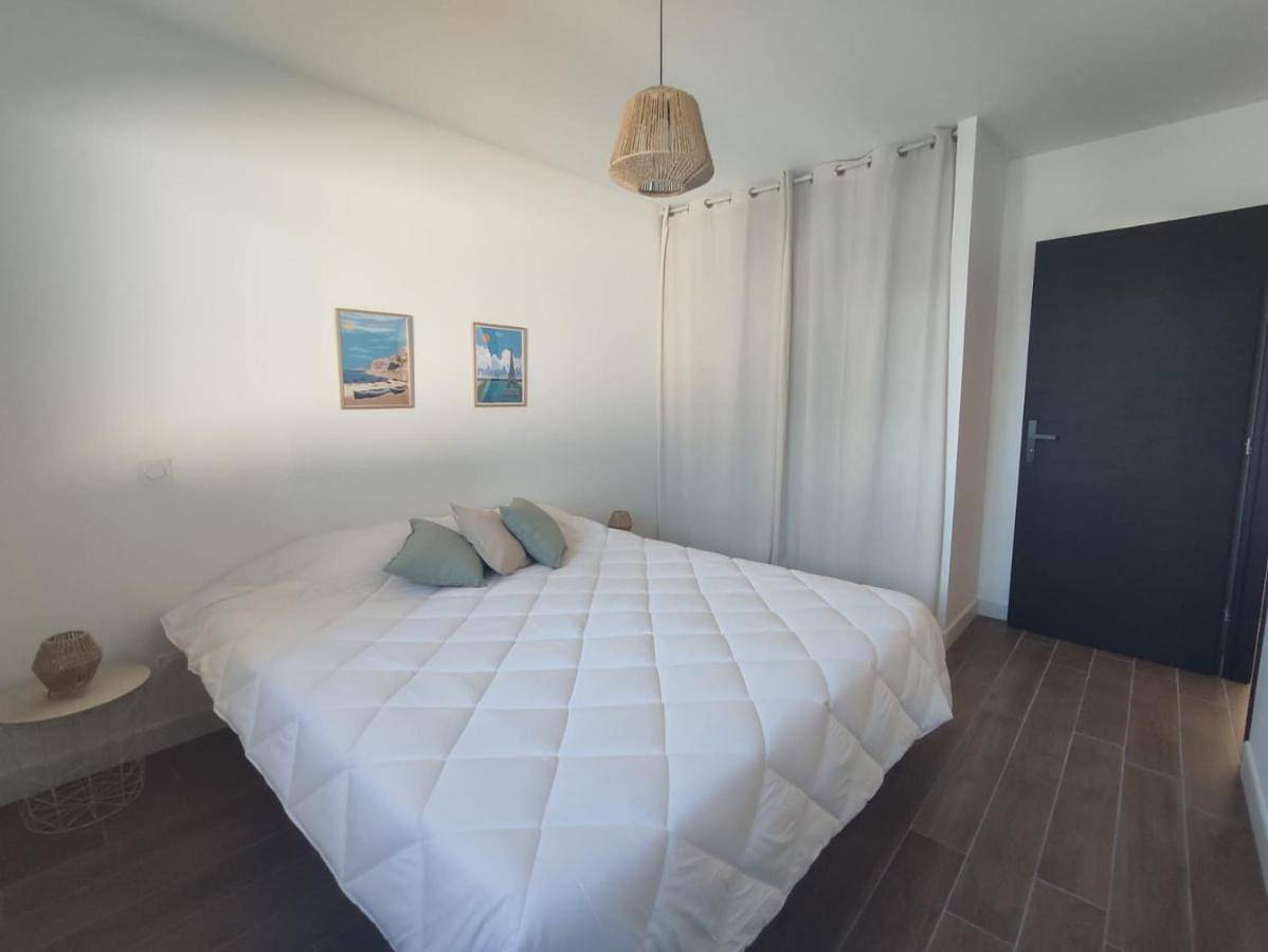 Two-Bedroom House in Rochemaure, Privas (arrondissement)