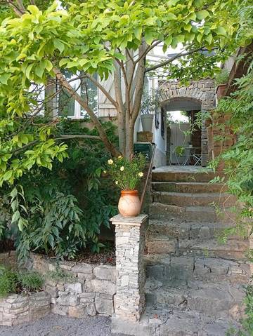 Gîte pour 2 personnes, avec terrasse, animaux acceptés à Sainte-Anastasie-sur-Issole