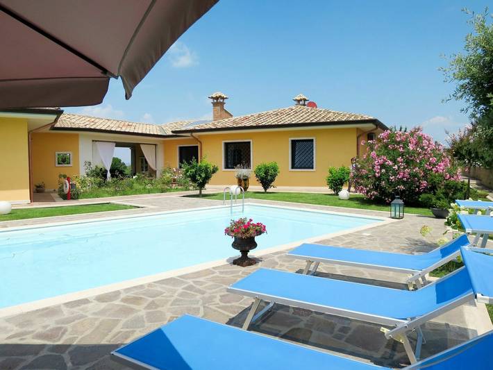 Casa vacanza per 10 persone, con Terrazza e Giardino nonché Piscina a Marta