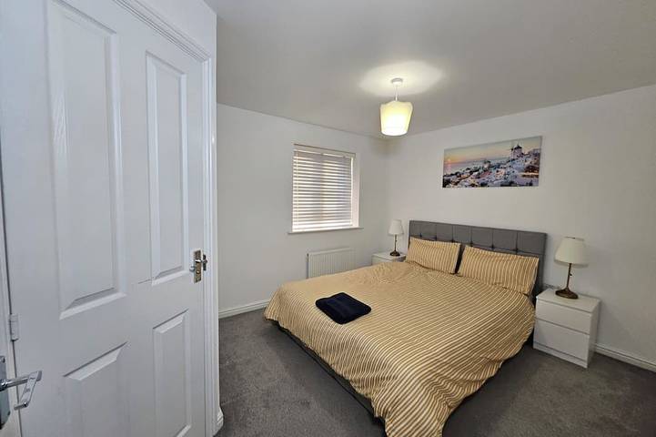 Spacious 2 Bedroom House with parking in Dartford, Kent