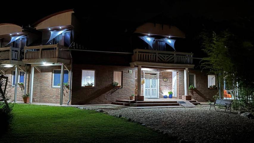 Dom gościnny dla 30 osób, z Balkon i Taras oraz Ogród i Widok w Hajdúszoboszló