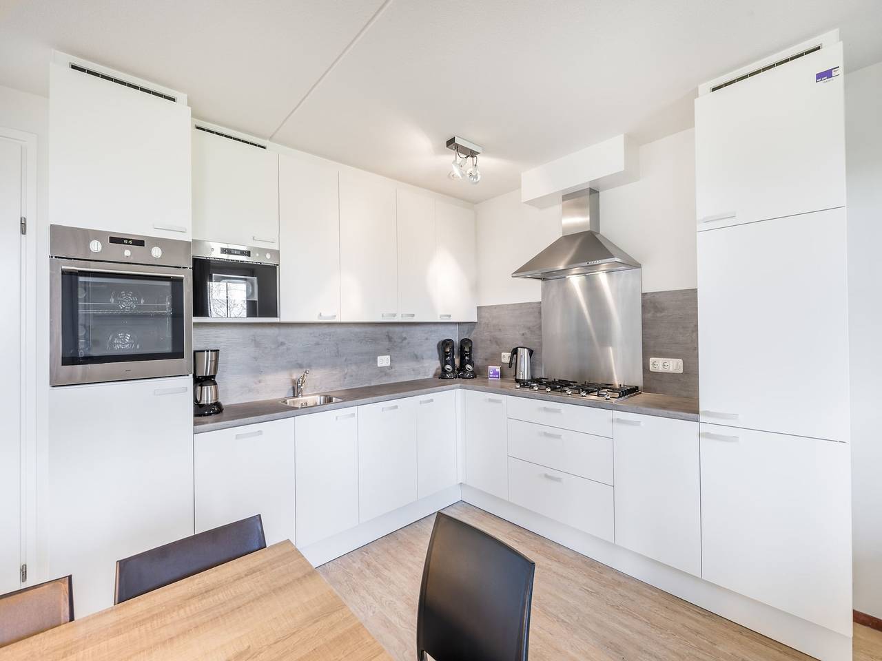 Luxurious villa with 5 bathroom, whirlpool, near a reserve in Weert, Limburg (Niederlande)