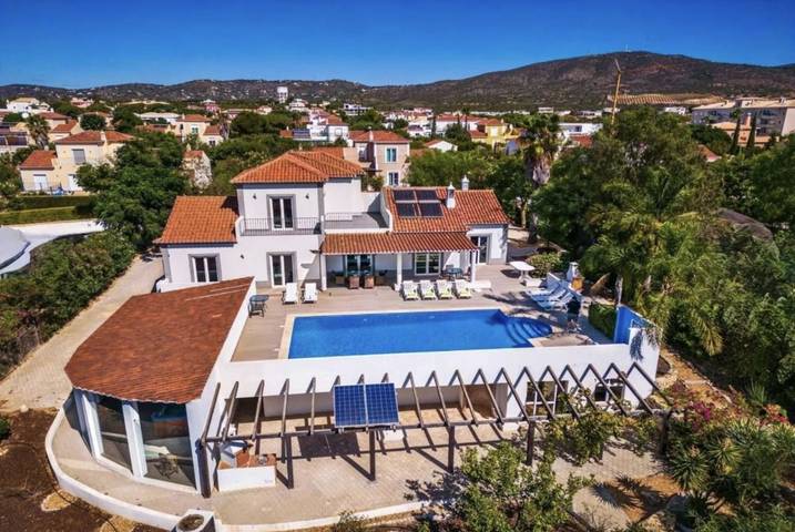 Villa para 8 pessoas, com jardim e jacuzzi e ainda sauna em Moncarapacho