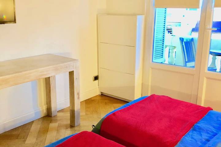 Entire apartment, Flat in Beausoleil, Monaco: double glazing, terrace, sea view & paying parking in Beausoleil, Mediterranean Coast (France)