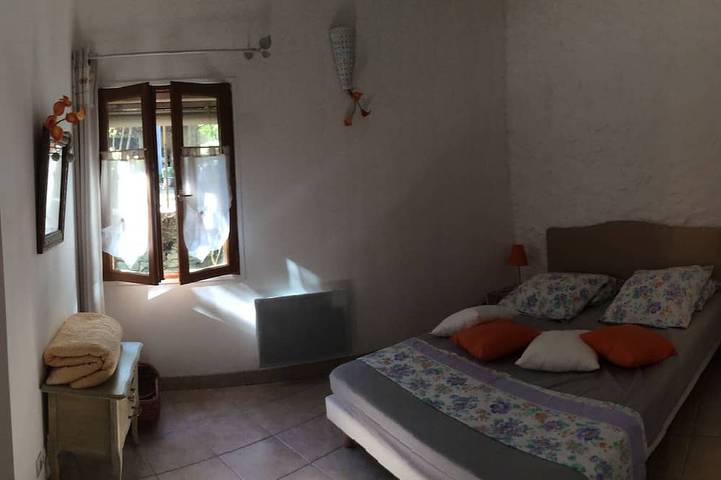 Gîte pour 4 personnes, avec terrasse à Collias - 2