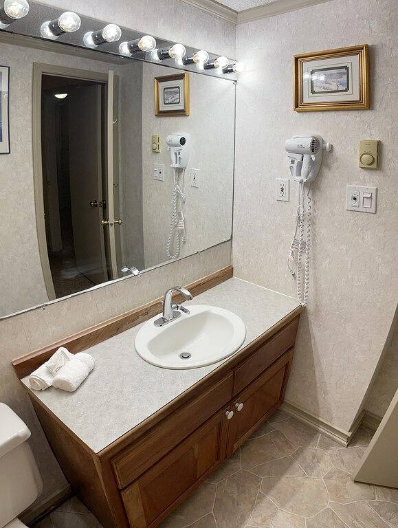 Ganze Wohnung, Pistenblick, Ski-in / out, in der Nähe des Dorfes, Pvt-Parkplatz in Snowshoe, Greenbrier River