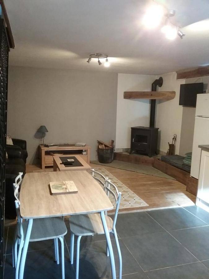 Location de vacances pour 5 personnes, avec vue ainsi que terrasse et vue sur le lac, adapté aux familles à Cieux