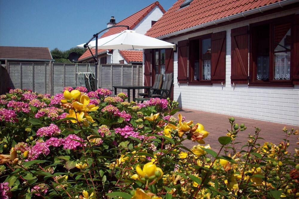 Fischerhaus Olivia direkt hinter den Dünen im Fabiola Beach Park in Wenduine, De Haan