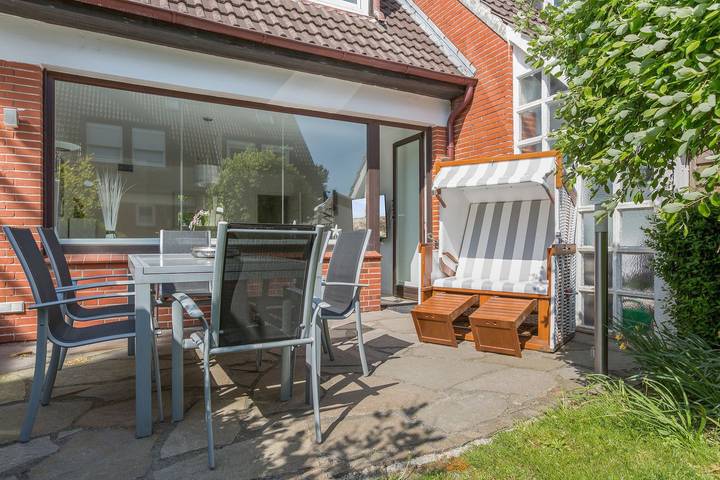 Ganze Wohnung, Modernes Haus für 6 Pers. mit Terrasse, Pkw-Stellplatz, Wlan. Haustiere erlaubt. in Westerland, Sylt (Gemeinde)