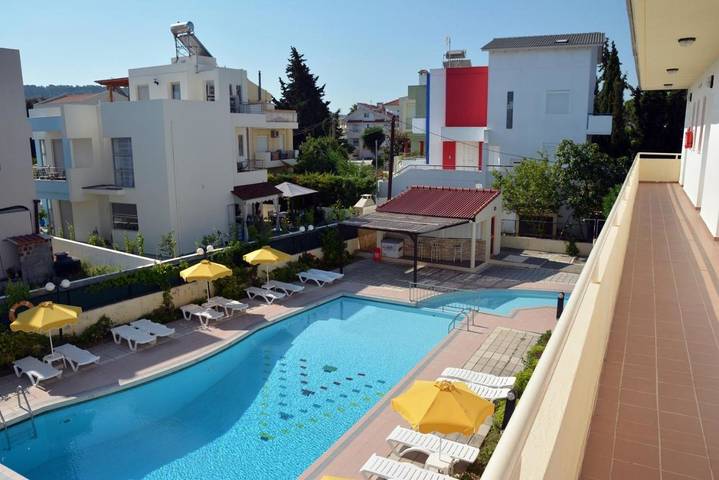 Hôtel pour 3 personnes, avec bassin pour enfant et terrasse ainsi que jardin et vue