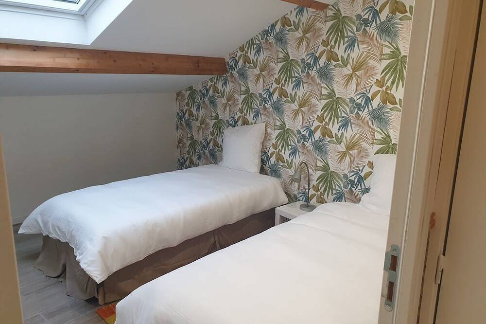 Entire apartment, 3 Bedroom unit in front of Le Bourget airport in Le Blanc-Mesnil, Seine-Saint-Denis