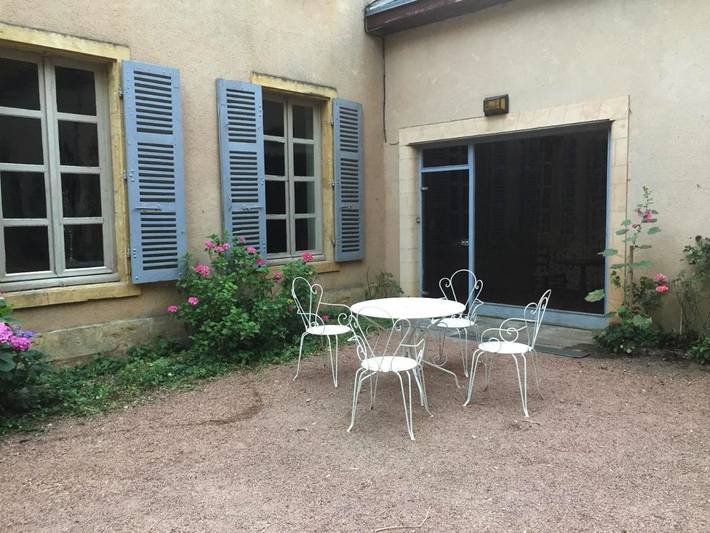 Location de vacances pour 2 personnes, avec vue ainsi que jardin et terrasse à Charolles - 2