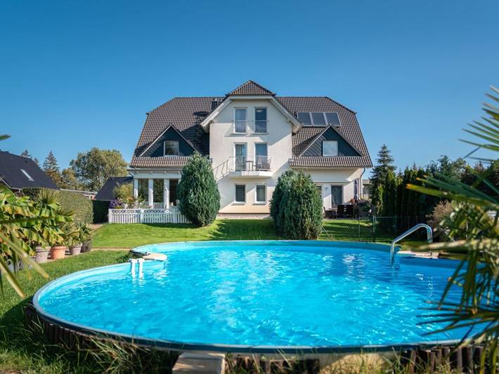 Ferienwohnung für 5 Personen, mit Garten und Whirlpool sowie Pool am Balmer See