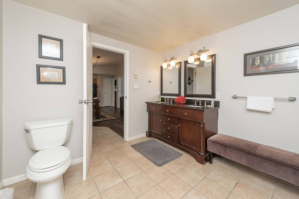 Dog Friendly Lakeview Cabin w/ Hot Tub in McHenry, Deep Creek Lake