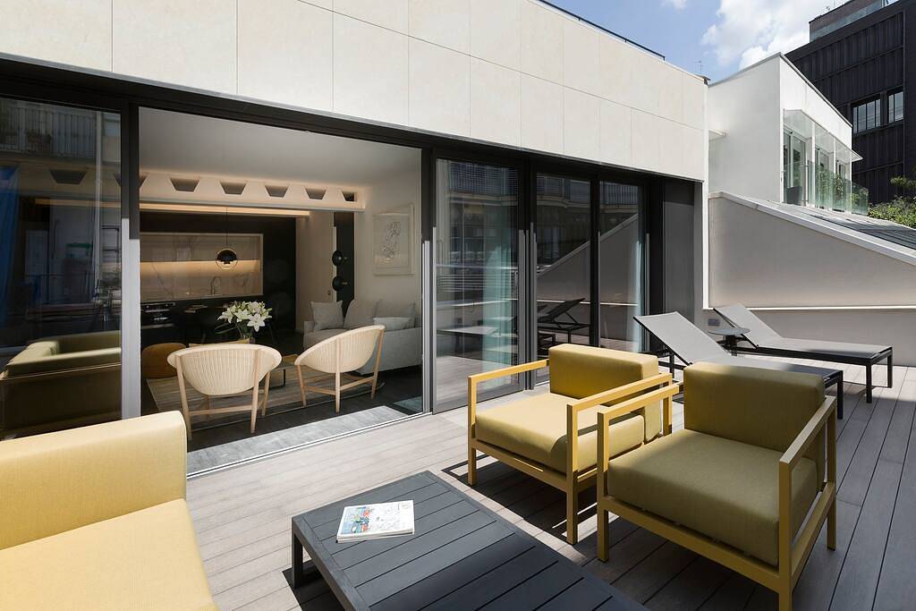 Dandelion - Spacious Barcelona Apartment with Spectacular Terrace in Centro Barcelona, Barcelona