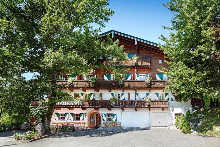 Apartmenthotel für 5 Personen, mit Garten und Pool sowie Ausblick und Sauna, mit Haustier in Kitzbühel