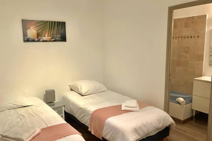 Villa pour 12 personnes, avec jacuzzi et jardin, animaux acceptés à Le Rouret - 3