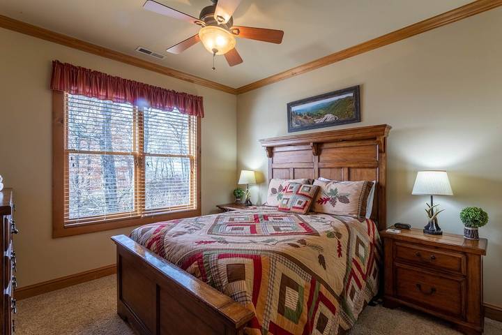 Vacation house for 14 people, with hot tub and yard in Sugar Mountain