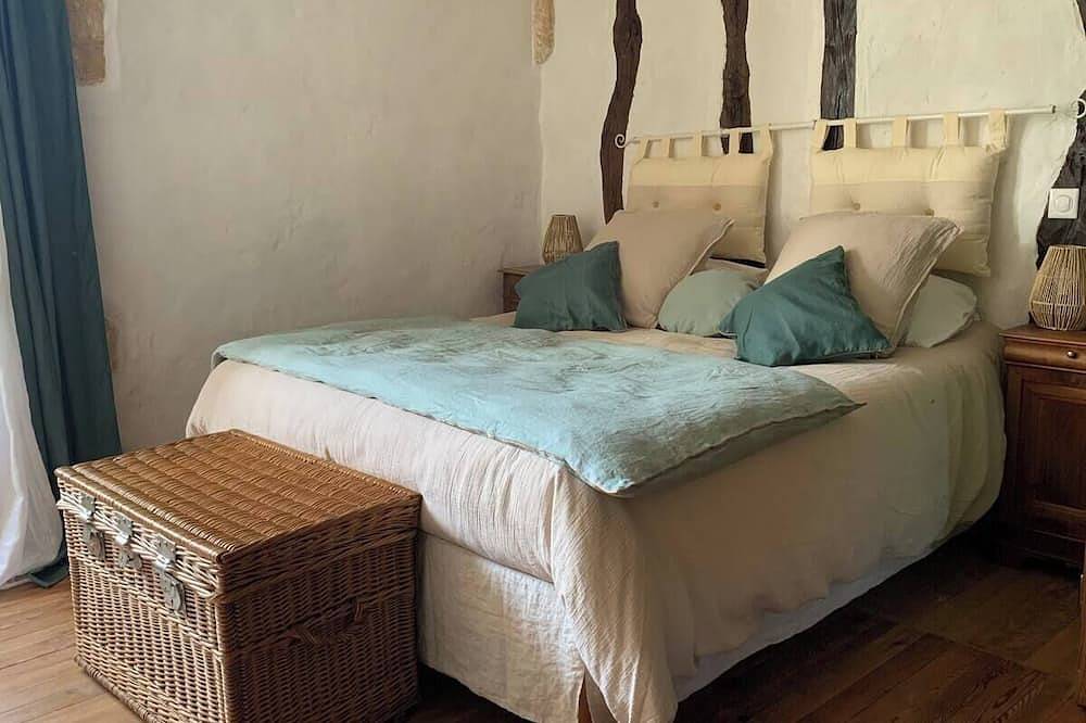 Air-conditioned medieval house with garden, linen included in Monpazier, Périgord Pourpre