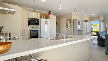 Holiday Home for 8 People in Wanaka, Otago, Photo 2