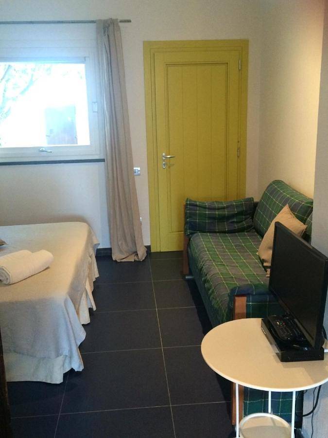 Location de vacances pour 6 personnes, avec vue ainsi que piscine et jardin, animaux acceptés dans Stromboli - 2